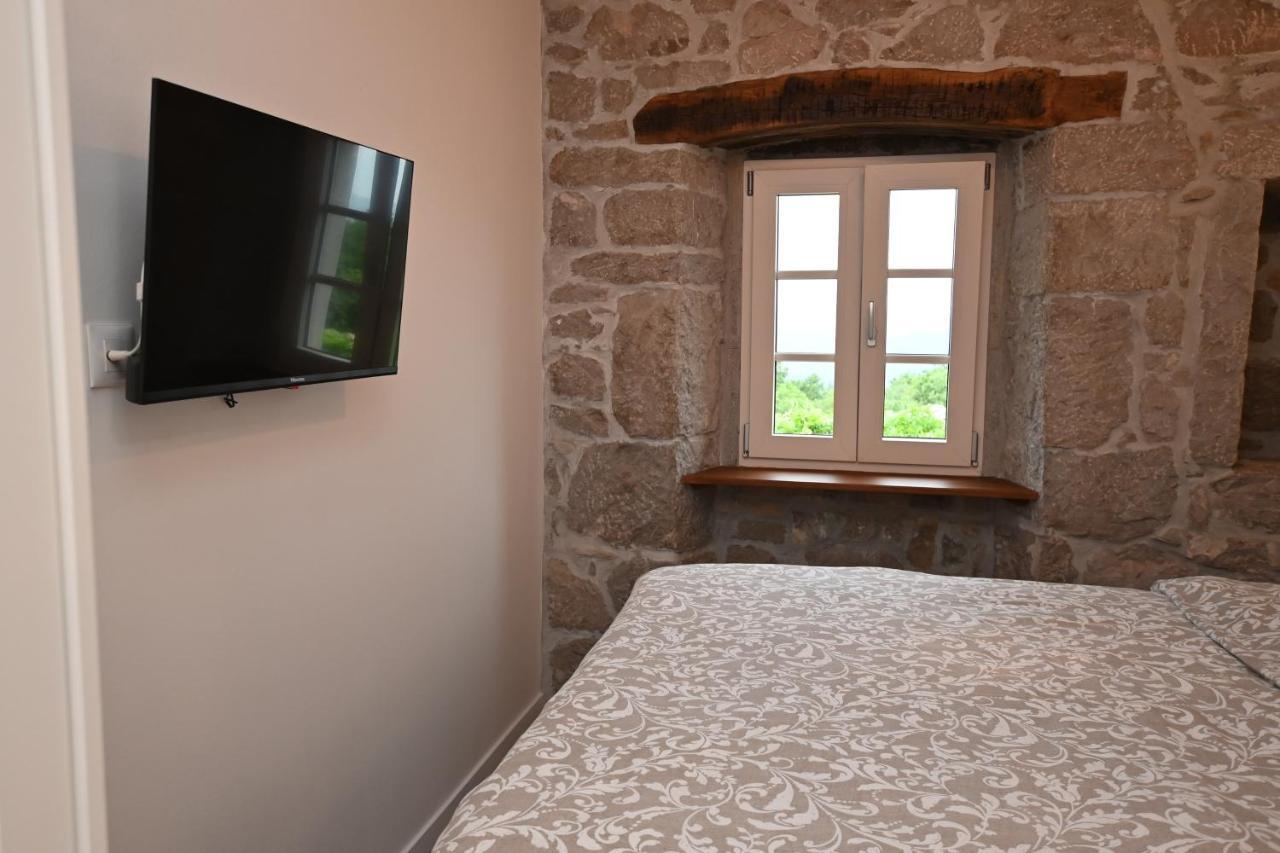 Villa Mavrici, Neighbors Free Buzet Bagian luar foto