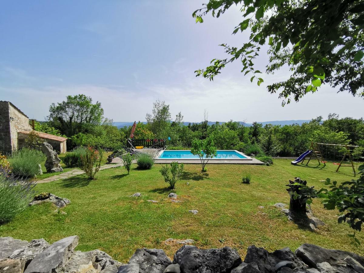 Villa Mavrici, Neighbors Free Buzet Bagian luar foto