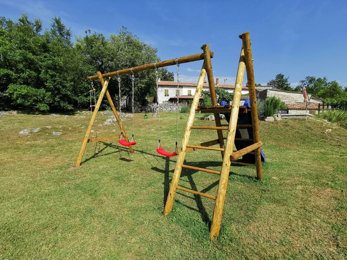 Villa Mavrici, Neighbors Free Buzet Bagian luar foto
